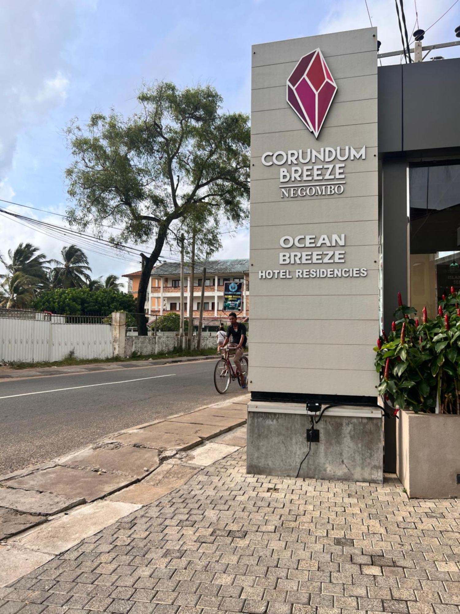 Ocean Breeze Negombo- Tidesend Luxury Beach Apartments Eksteriør bilde