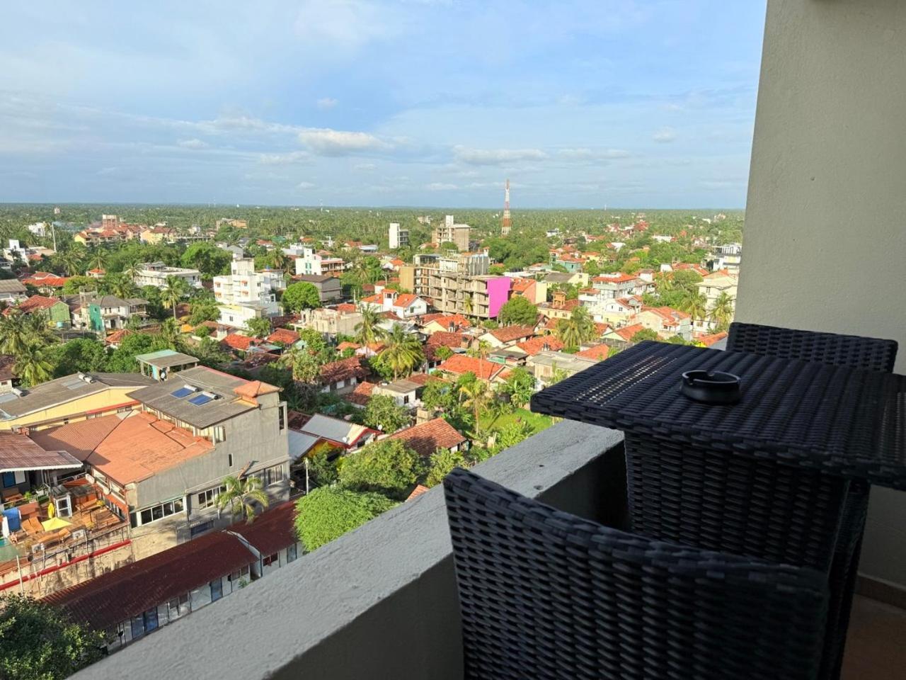 Ocean Breeze Negombo- Tidesend Luxury Beach Apartments Eksteriør bilde