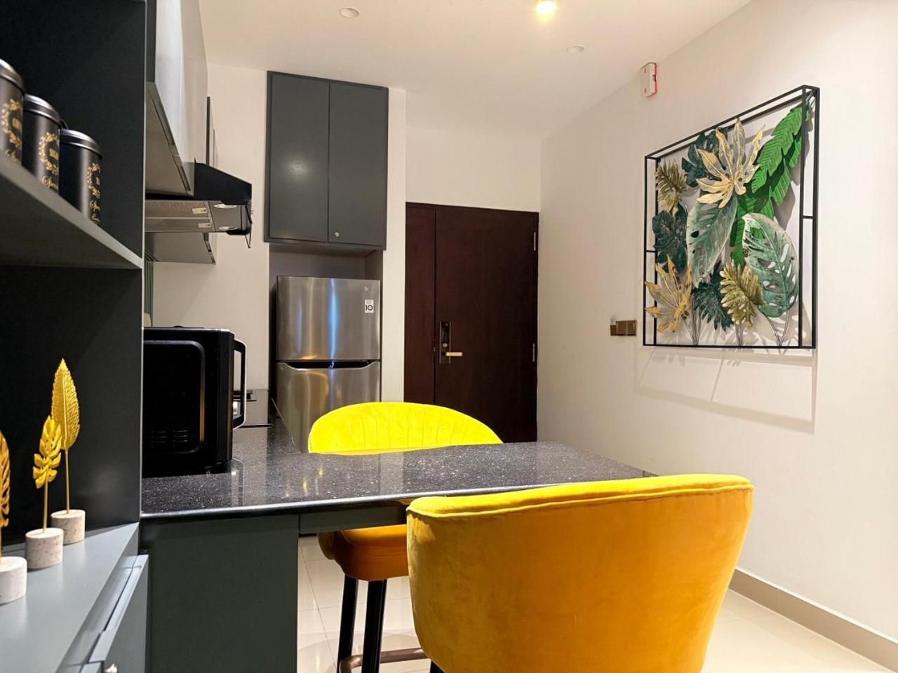Ocean Breeze Negombo- Tidesend Luxury Beach Apartments Eksteriør bilde