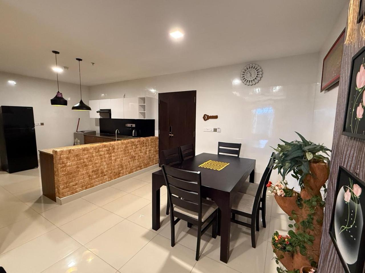 Ocean Breeze Negombo- Tidesend Luxury Beach Apartments Eksteriør bilde