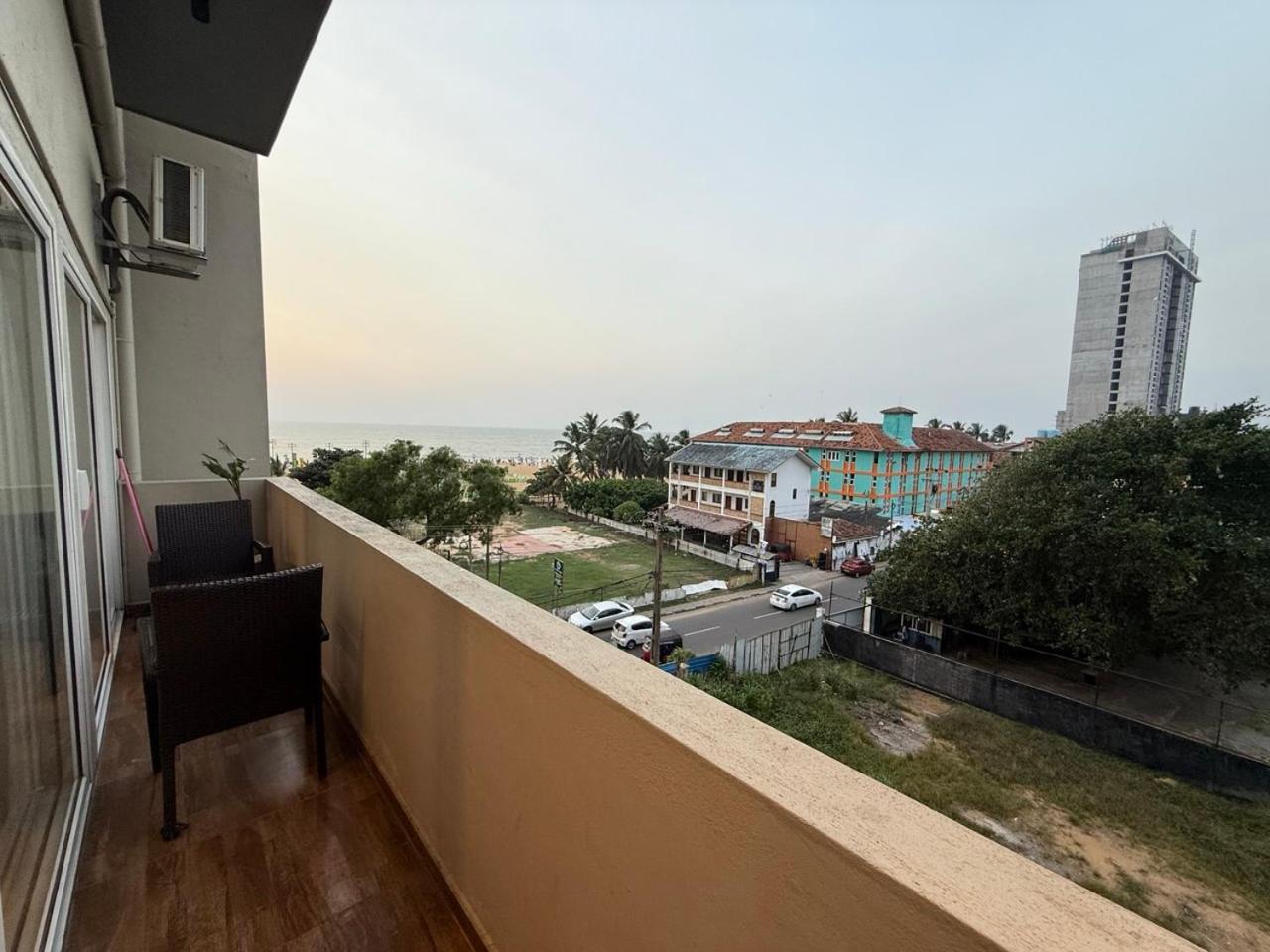 Ocean Breeze Negombo- Tidesend Luxury Beach Apartments Eksteriør bilde