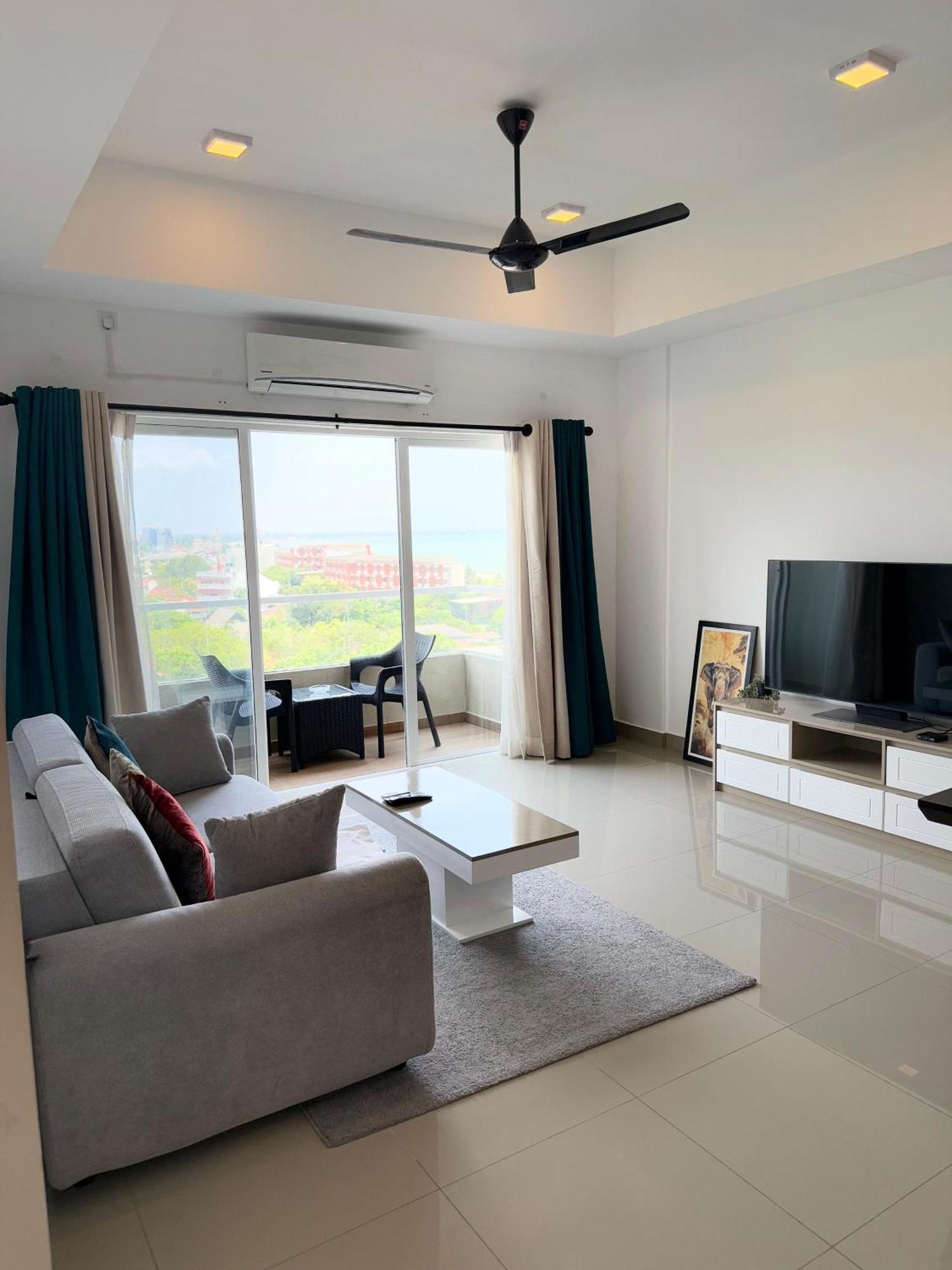 Ocean Breeze Negombo- Tidesend Luxury Beach Apartments Eksteriør bilde