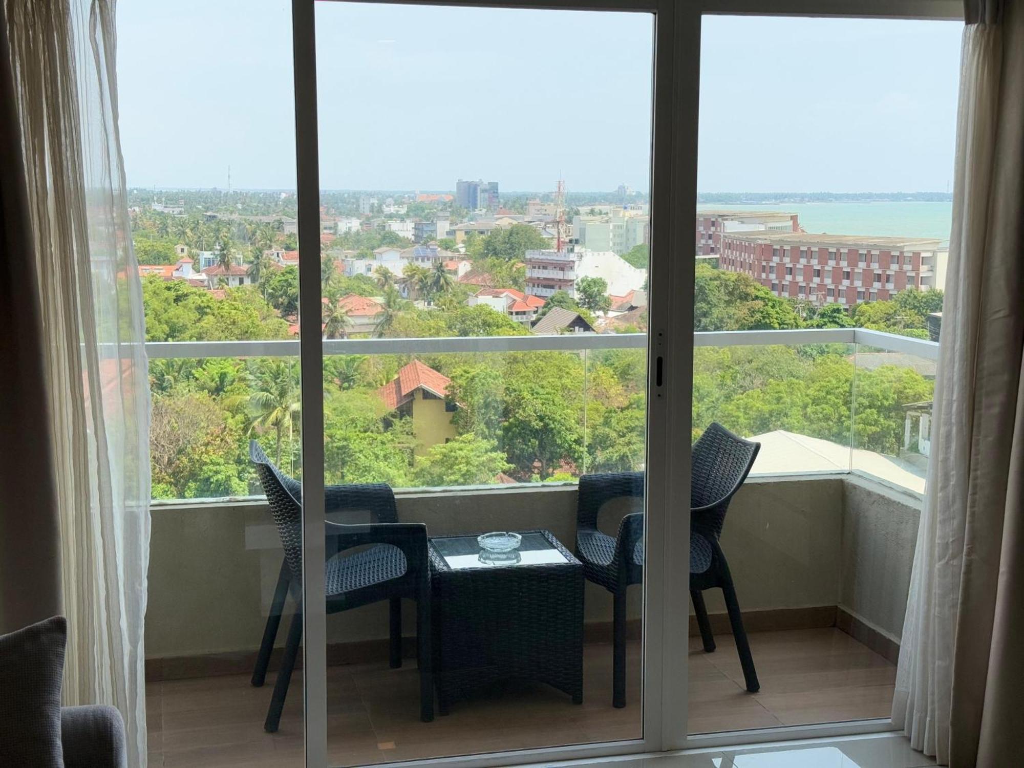 Ocean Breeze Negombo- Tidesend Luxury Beach Apartments Eksteriør bilde