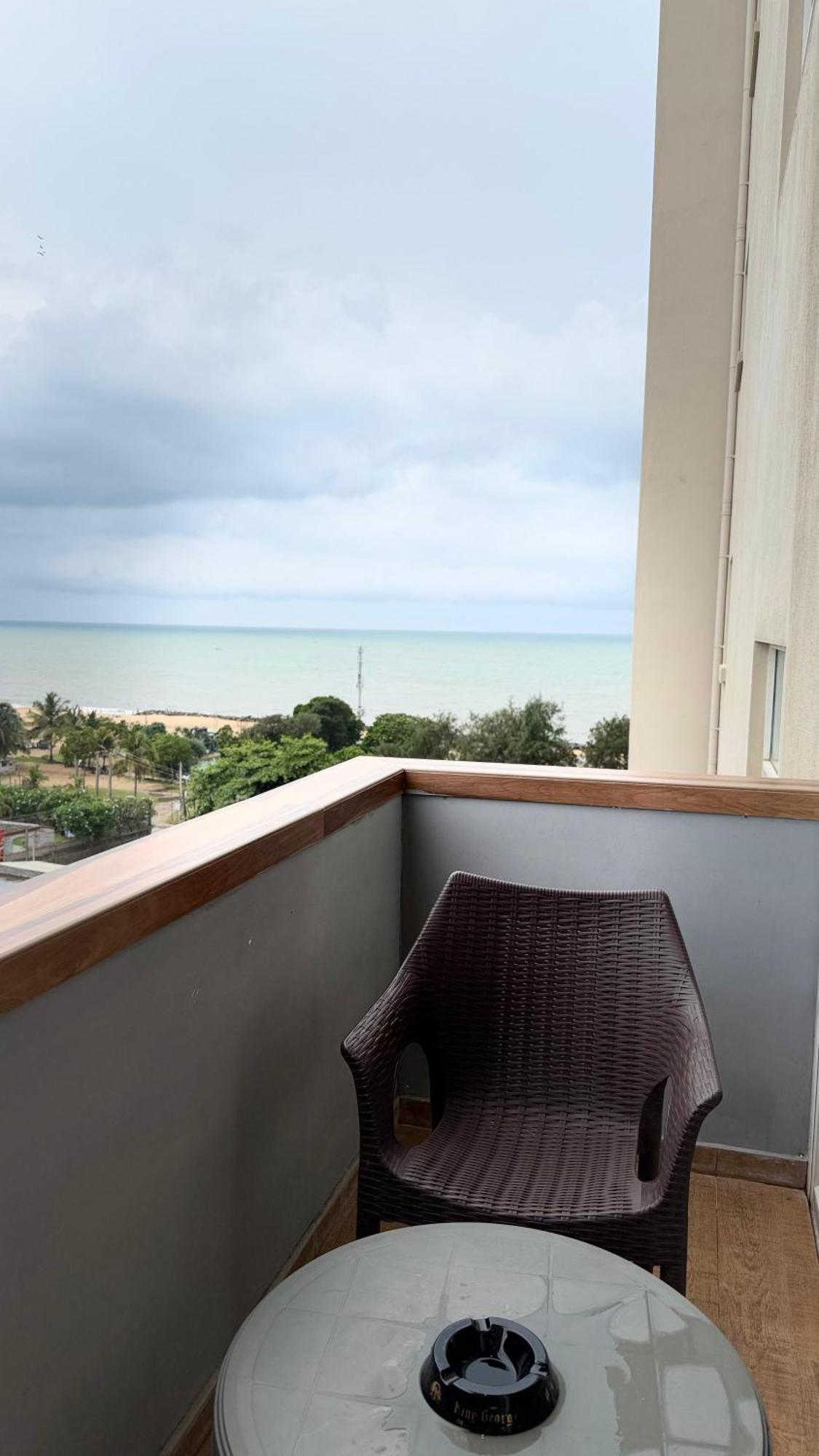 Ocean Breeze Negombo- Tidesend Luxury Beach Apartments Eksteriør bilde