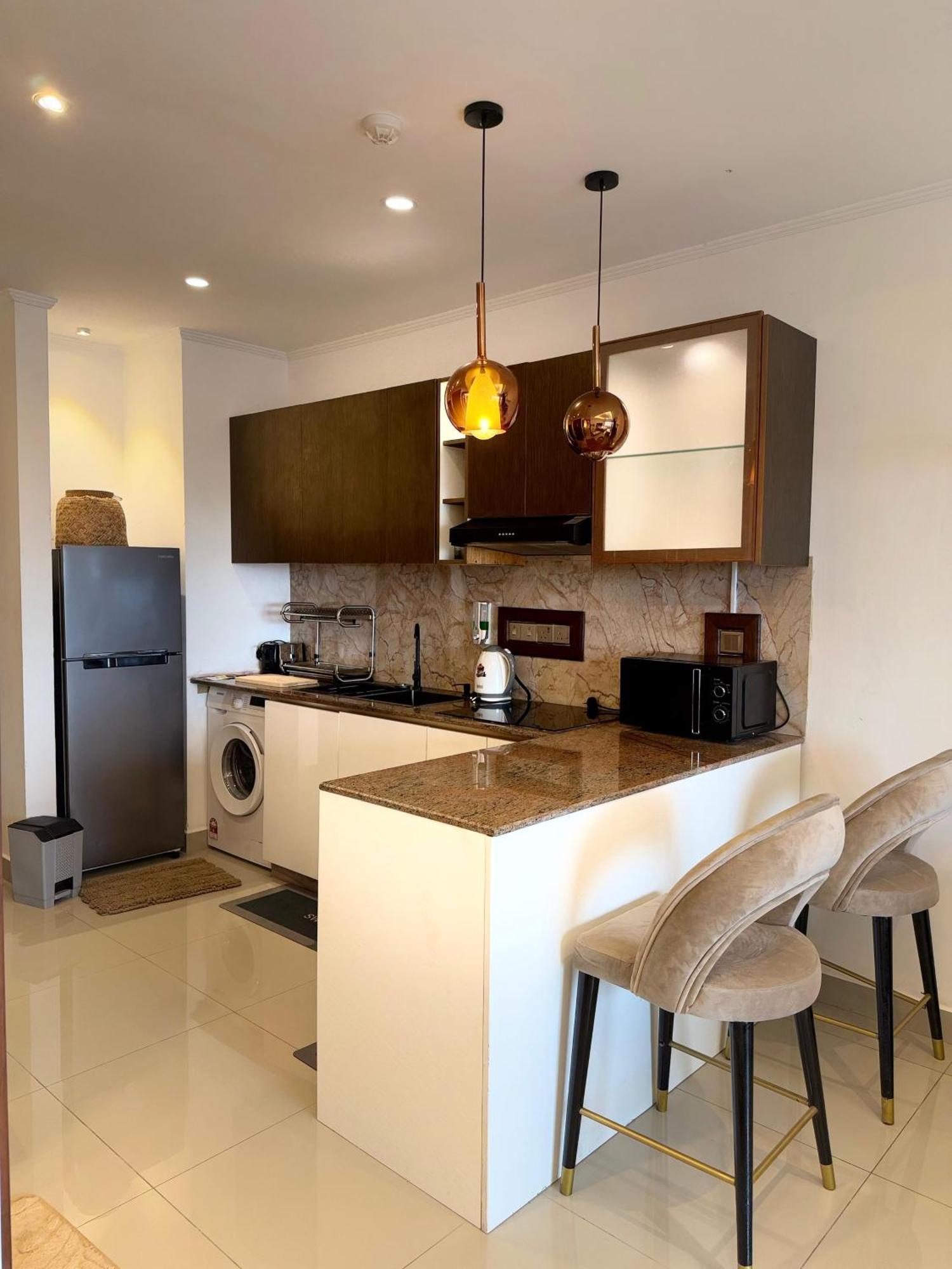 Ocean Breeze Negombo- Tidesend Luxury Beach Apartments Eksteriør bilde