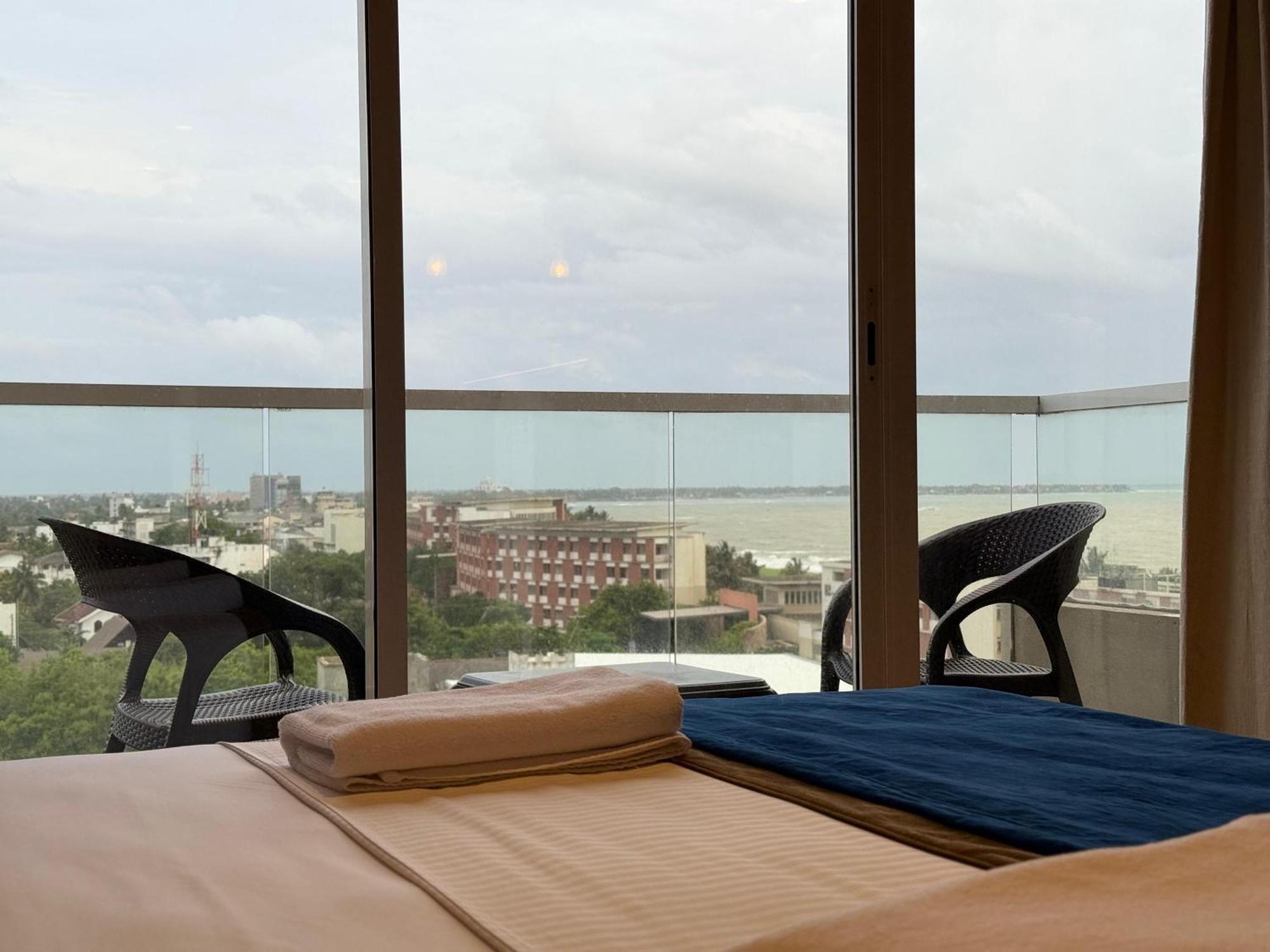 Ocean Breeze Negombo- Tidesend Luxury Beach Apartments Eksteriør bilde